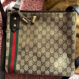 Authentic Gucci cross body Vintage 2007